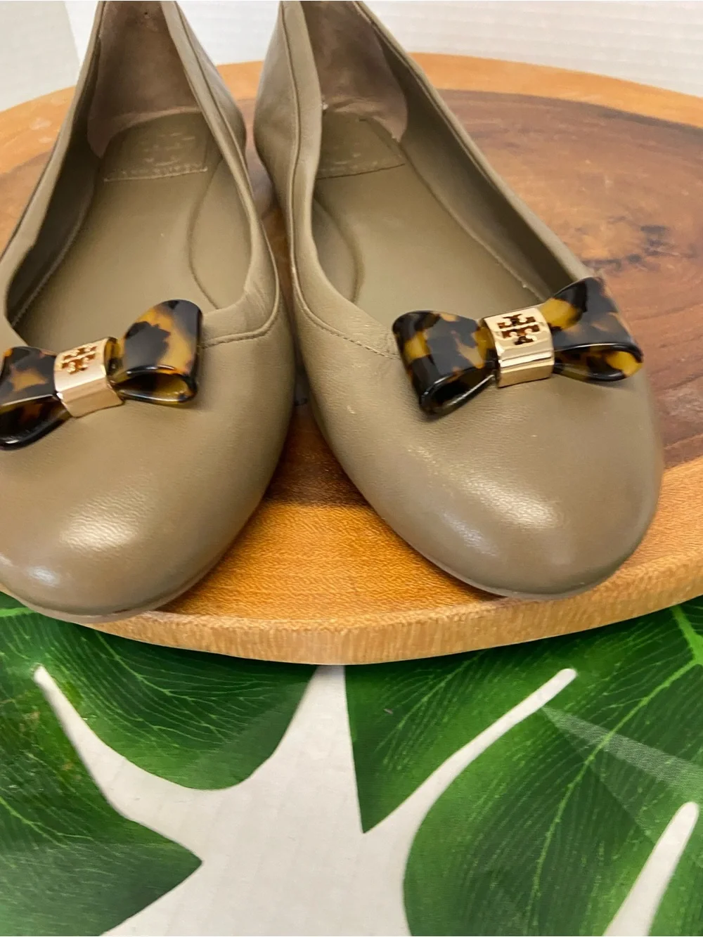 Tory Burch Olive Brown Tortoise Bow Flats
